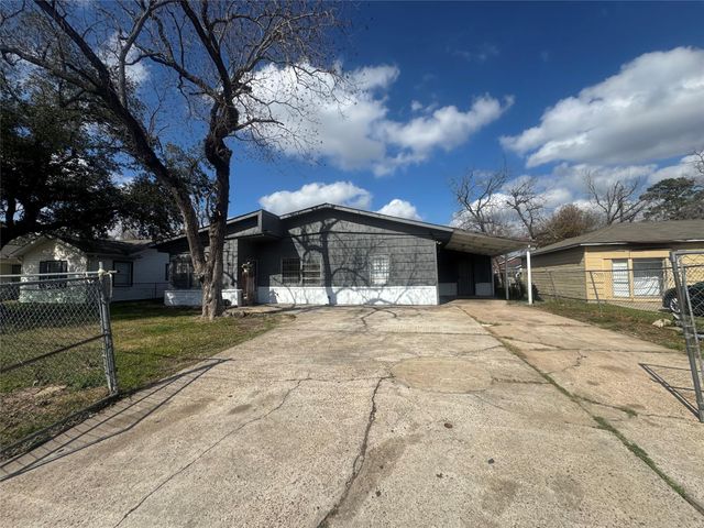 9113 Oak Knoll Lane, Houston, TX 77078