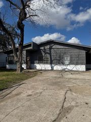 9113 Oak Knoll Lane, Houston, TX 77078