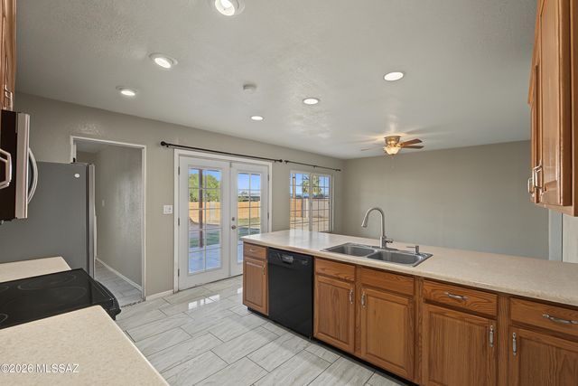 810 S Sarnoff Drive, Tucson, AZ 85710