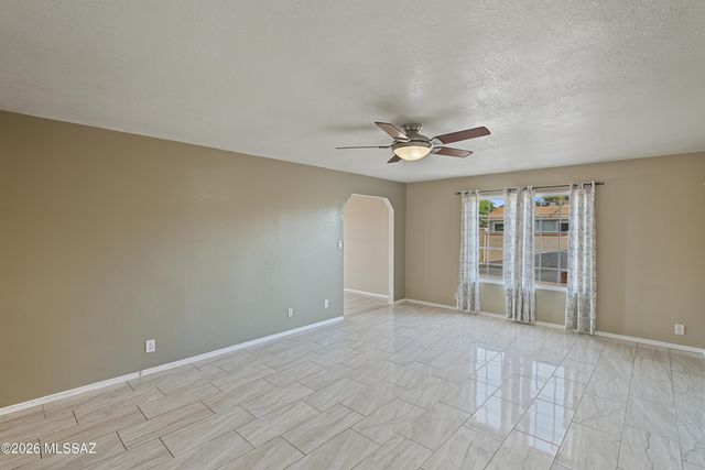 810 S Sarnoff Drive, Tucson, AZ 85710