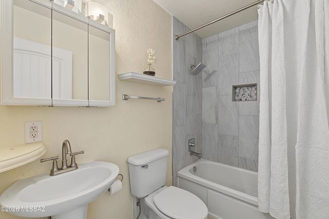 810 S Sarnoff Drive, Tucson, AZ 85710