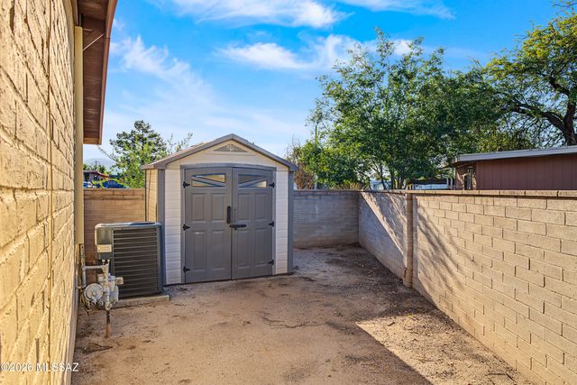 810 S Sarnoff Drive, Tucson, AZ 85710