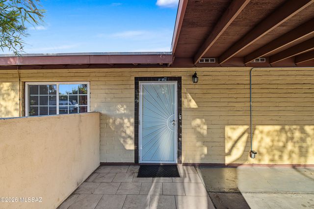 810 S Sarnoff Drive, Tucson, AZ 85710