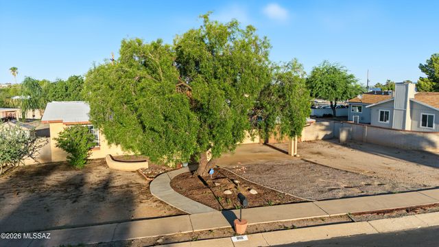 810 S Sarnoff Drive, Tucson, AZ 85710