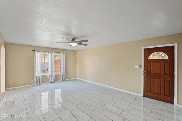 810 S Sarnoff Drive, Tucson, AZ 85710
