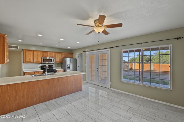 810 S Sarnoff Drive, Tucson, AZ 85710