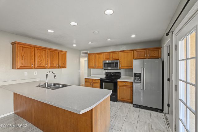 810 S Sarnoff Drive, Tucson, AZ 85710