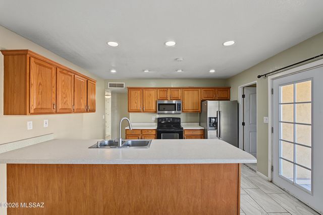 810 S Sarnoff Drive, Tucson, AZ 85710
