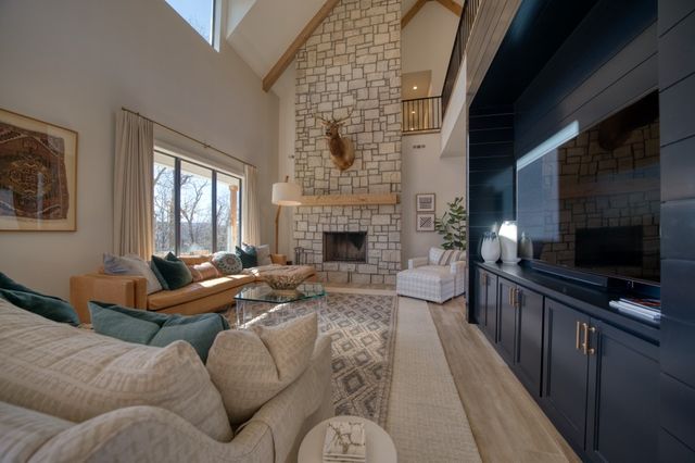 14087 Ozark Drive, Garfield, AR 72732