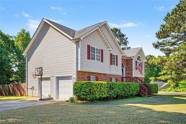 200 Treetop Drive, Hampton, GA 30228