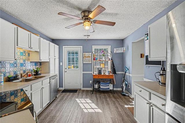200 Treetop Drive, Hampton, GA 30228
