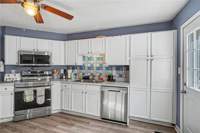 200 Treetop Drive, Hampton, GA 30228