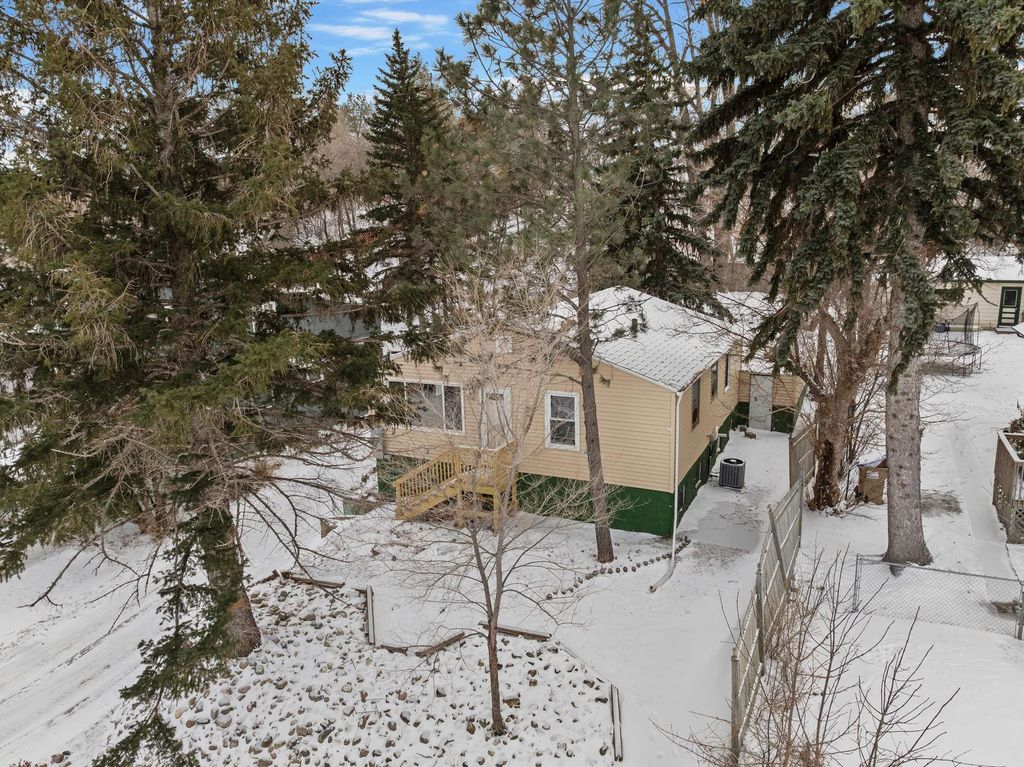 816 Soo Street, Minot, ND 58701