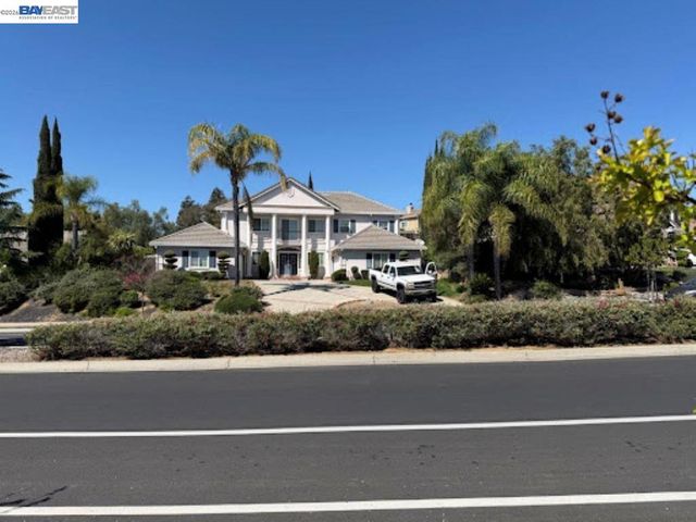 47 E Country Club Dr, Brentwood, CA 94513