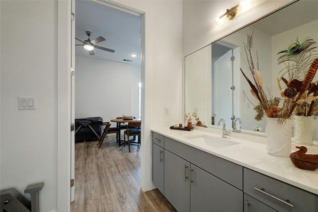 4901 Springdale RD 102, Austin, TX 78723