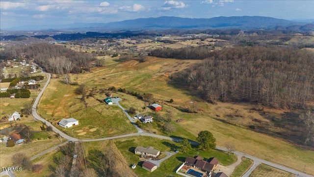 933 Hunting Hill Road, Piney Flats, TN 37686