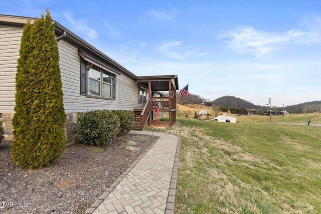 933 Hunting Hill Road, Piney Flats, TN 37686