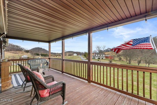 933 Hunting Hill Road, Piney Flats, TN 37686