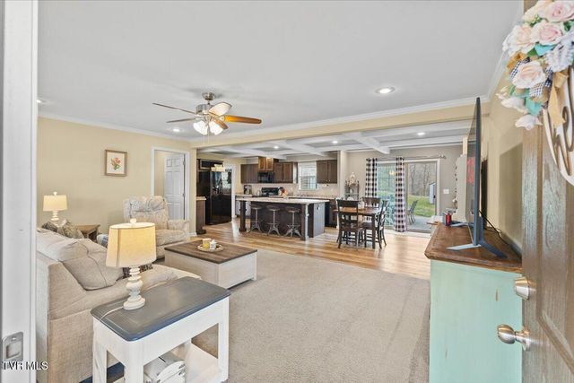 933 Hunting Hill Road, Piney Flats, TN 37686