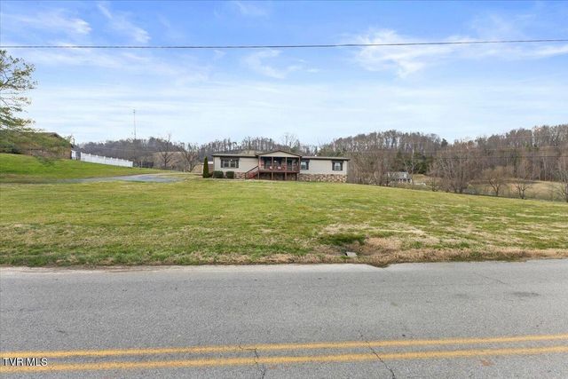 933 Hunting Hill Road, Piney Flats, TN 37686