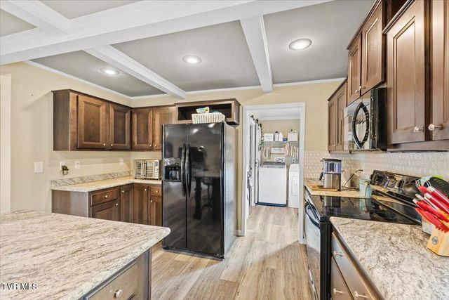 933 Hunting Hill Road, Piney Flats, TN 37686