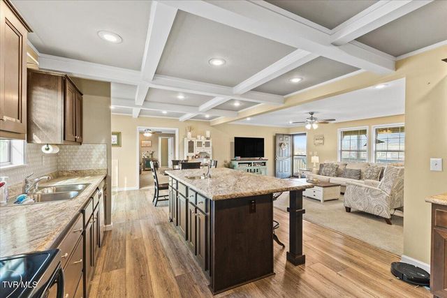 933 Hunting Hill Road, Piney Flats, TN 37686