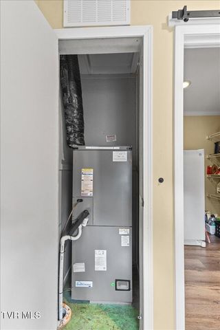 933 Hunting Hill Road, Piney Flats, TN 37686