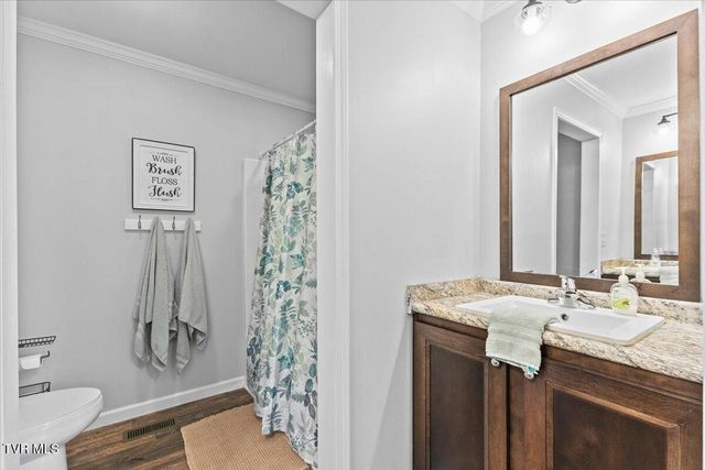 933 Hunting Hill Road, Piney Flats, TN 37686