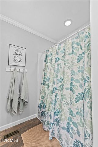 933 Hunting Hill Road, Piney Flats, TN 37686