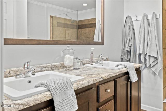 933 Hunting Hill Road, Piney Flats, TN 37686