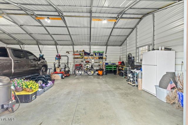 933 Hunting Hill Road, Piney Flats, TN 37686