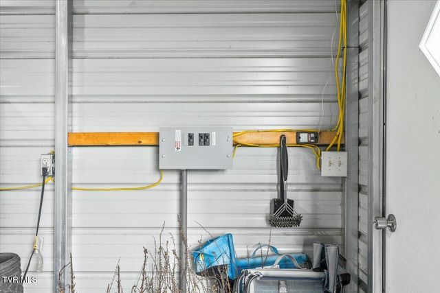 933 Hunting Hill Road, Piney Flats, TN 37686