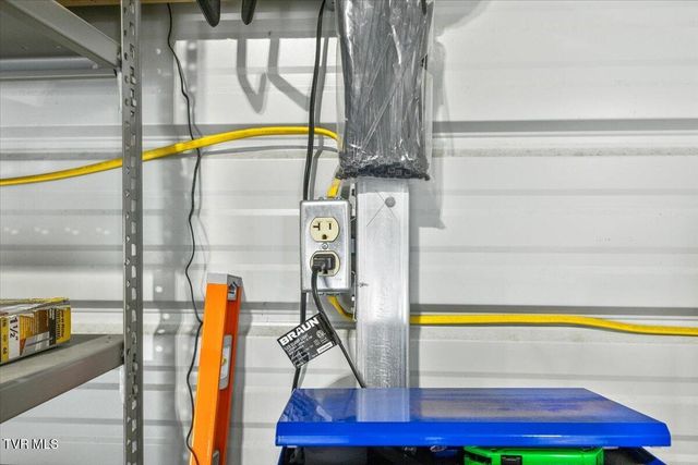 933 Hunting Hill Road, Piney Flats, TN 37686