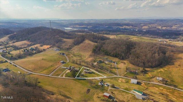933 Hunting Hill Road, Piney Flats, TN 37686
