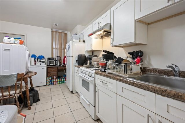 934 W 35th Place, Chicago, IL 60609