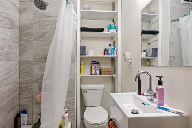 934 W 35th Place, Chicago, IL 60609