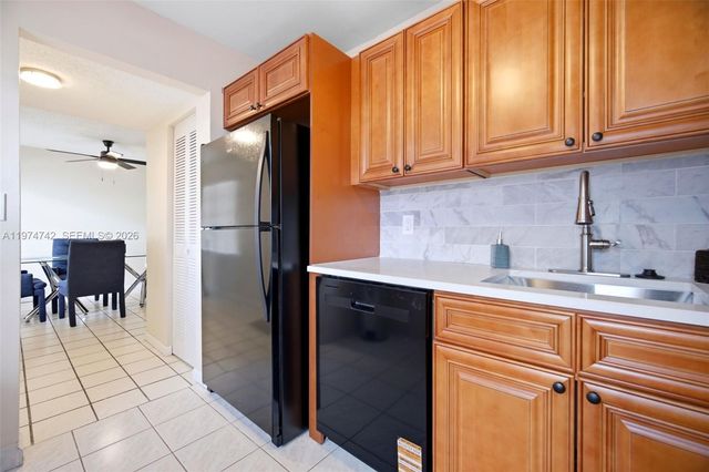 4270 NW 40th Street 104, Lauderdale Lakes, FL 33319
