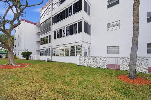 4270 NW 40th Street 104, Lauderdale Lakes, FL 33319