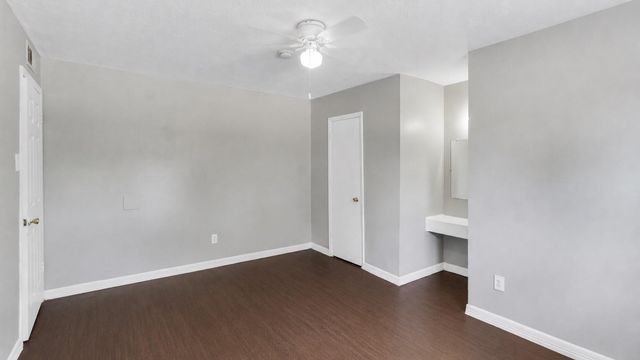 122 E Crosstimbers Street 117, Houston, TX 77022