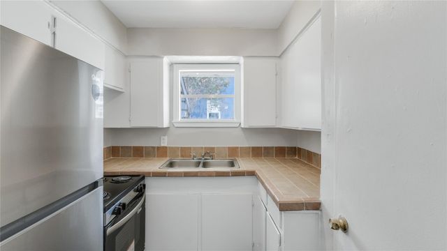 122 E Crosstimbers Street 117, Houston, TX 77022
