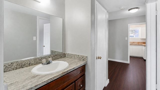 122 E Crosstimbers Street 117, Houston, TX 77022