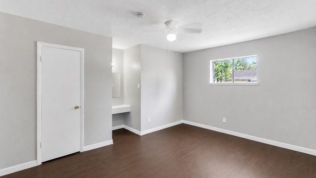 122 E Crosstimbers Street 117, Houston, TX 77022