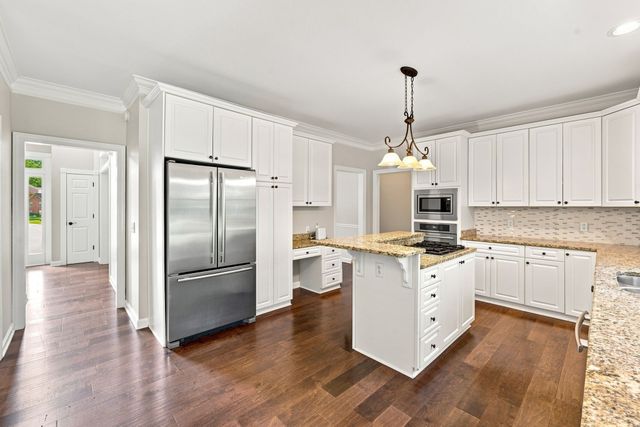 8009 Montcastle Dr, Nashville, TN 37221