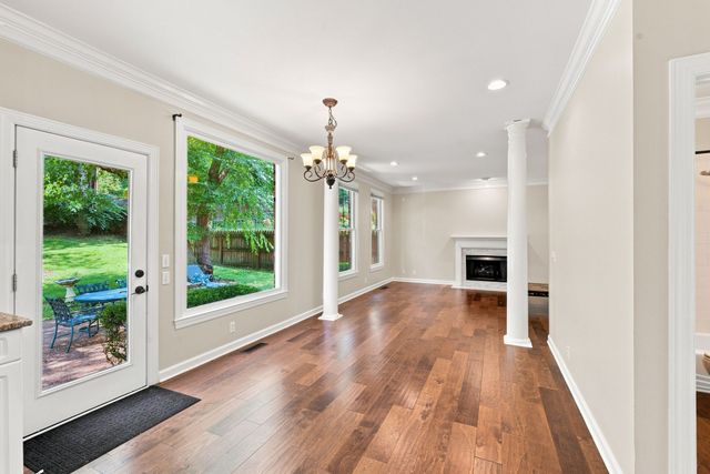 8009 Montcastle Dr, Nashville, TN 37221