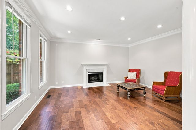 8009 Montcastle Dr, Nashville, TN 37221