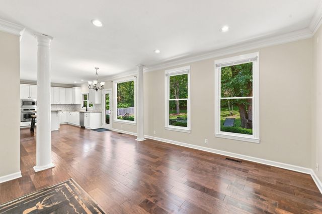 8009 Montcastle Dr, Nashville, TN 37221