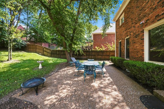 8009 Montcastle Dr, Nashville, TN 37221