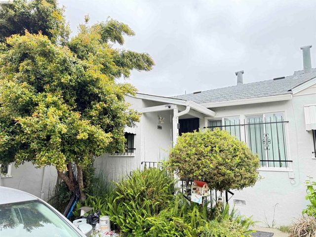 1267 101St Ave, Oakland, CA 94603
