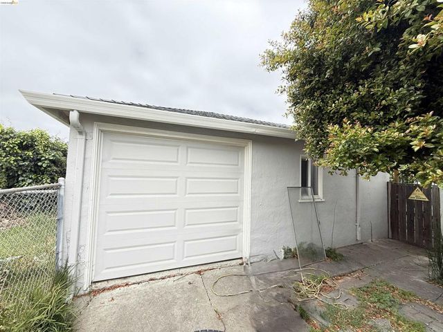 1267 101St Ave, Oakland, CA 94603