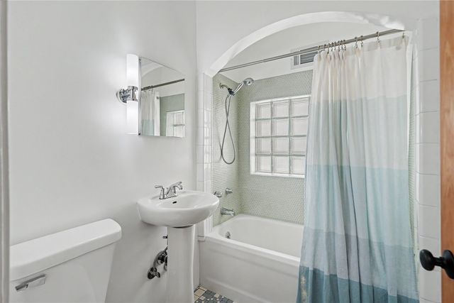 2906 Adams Avenue, Des Moines, IA 50310